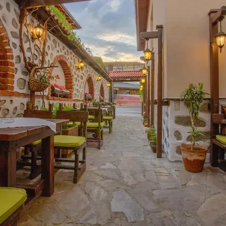 Otel Vezyuva House 3*