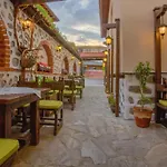 מלון Vezyuva House 3*