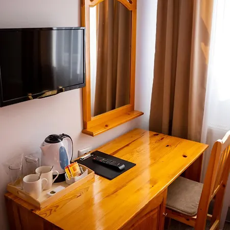 מלון Veziova House 3*