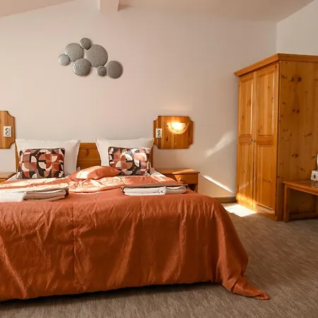 Veziova House 3*