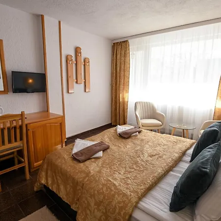 מלון Veziova House 3*