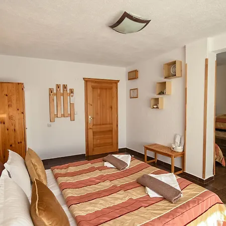 호텔 Vezyuva House 반스코