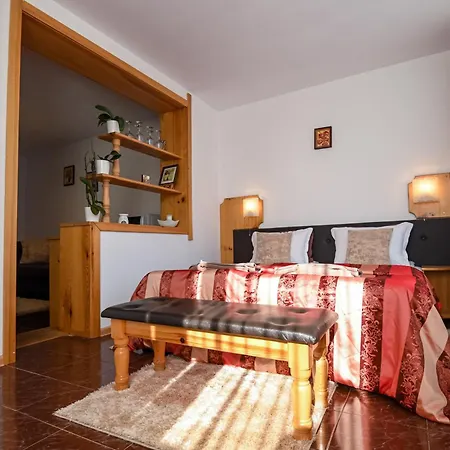 Veziova House