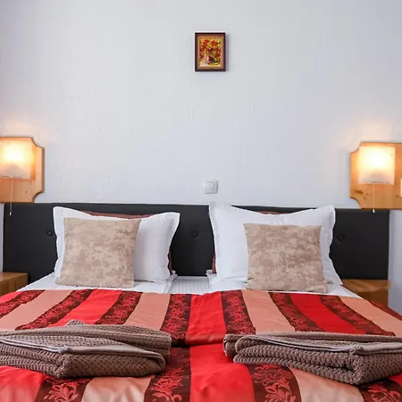 Hotel Veziova House 3*